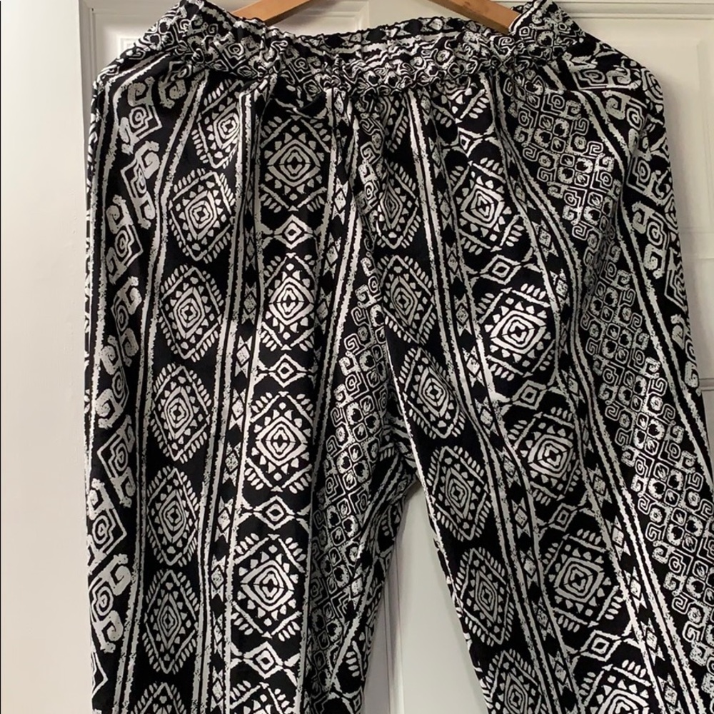 Black and white bag pants